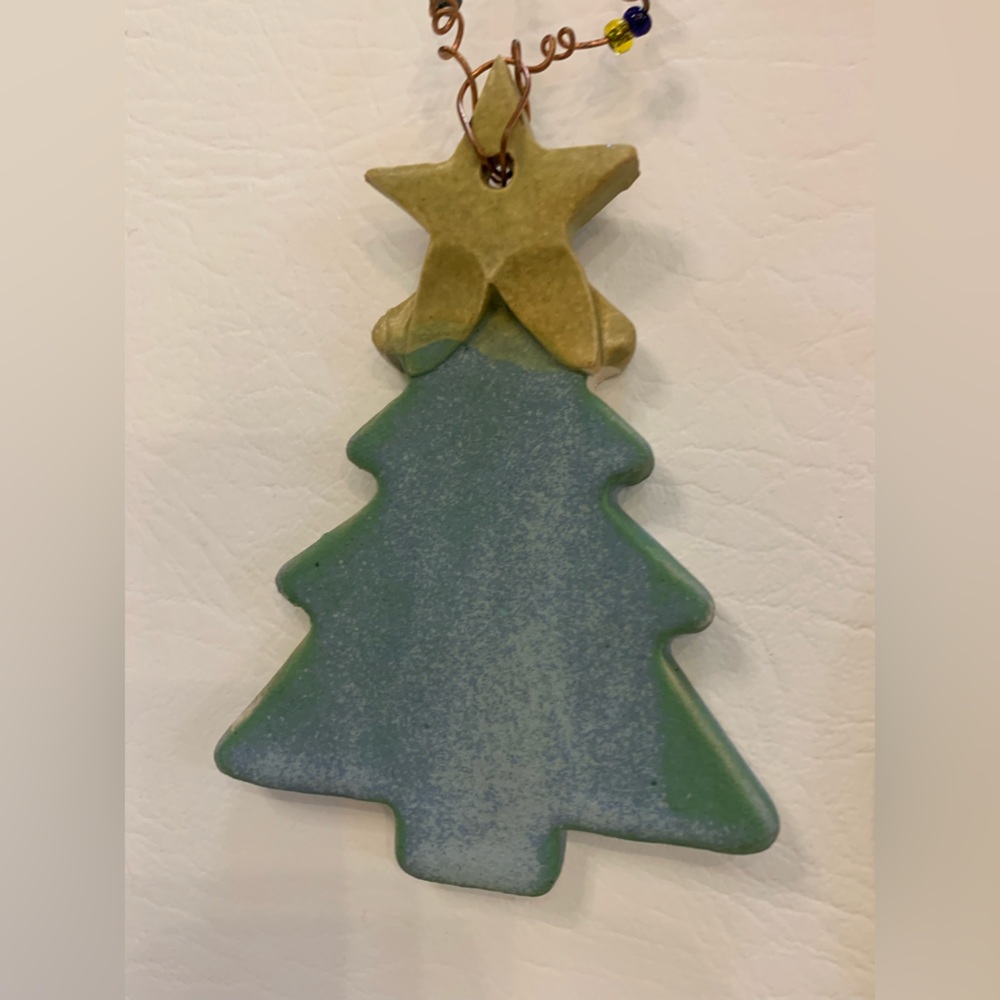 Lot of 6 assorted Christmas ornaments, ceramic and multi media - Picture 5 of 9